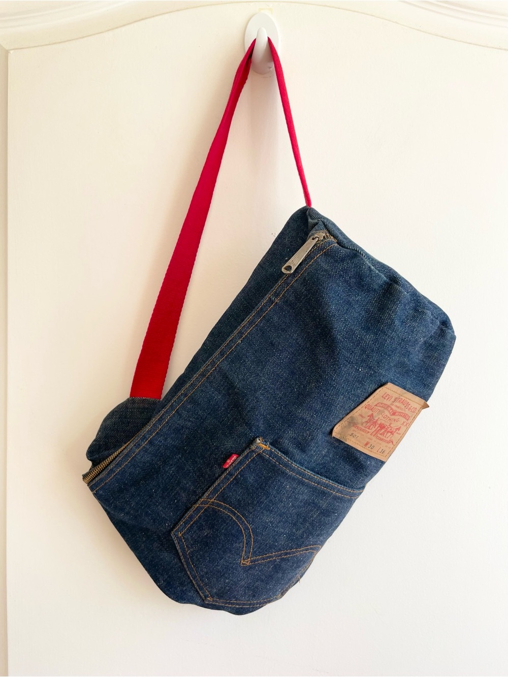 Vintage 70s Levi’s denim duffle shoulder bag red straps. Serval Zip. Made In USA